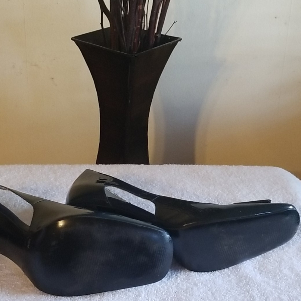 Shoes - Picture 4 of 4